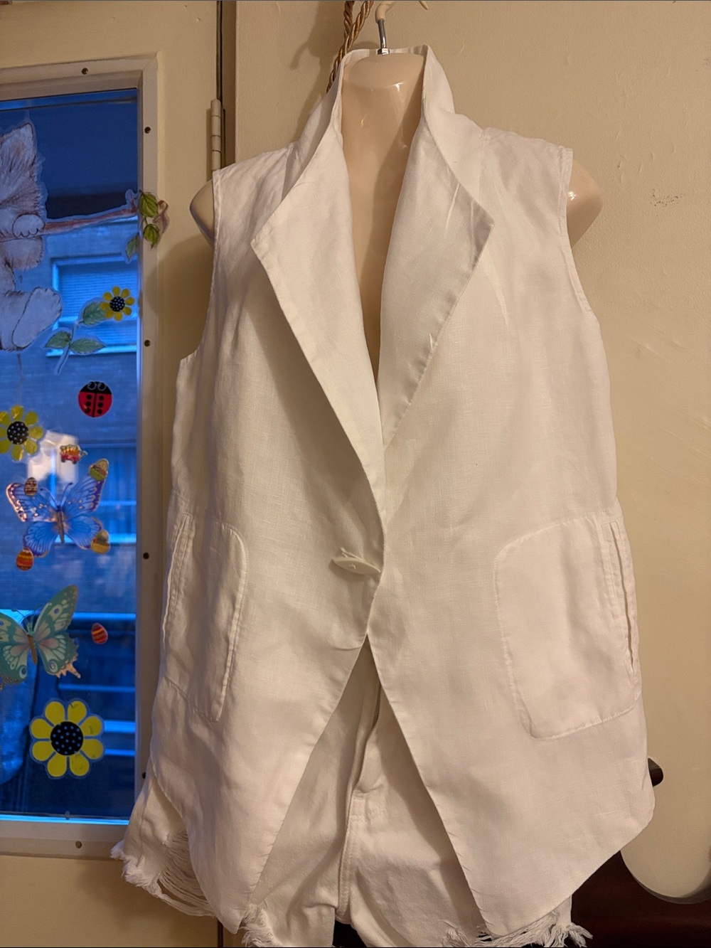 Jones New York White Sleeveless Linen-Style Blazer Vest. Linen